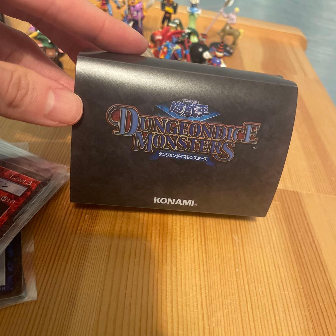 ダンジョンダイスモンスターズ 遊戯王 21体 カード付20枚 ブラックダイス1個