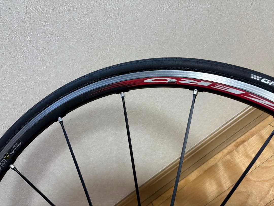 d*9様 フルクラムレーシングゼロ　レッドスポーク フロント